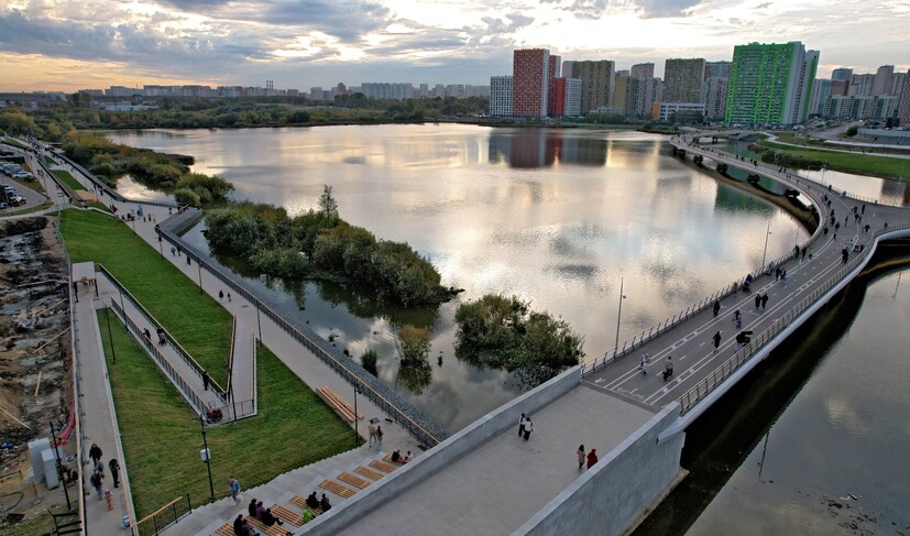 Пешеходный мост через озеро Чёрное (Парк Дружбы)_DJI_0077+