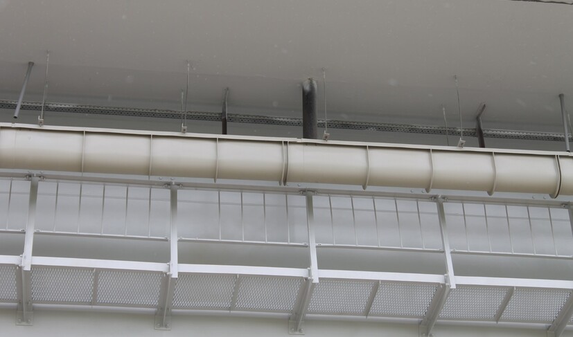 Подвесной водосток ЛВ-П03 30х30_IMG_9257