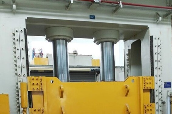 Компрессионное формование SMC/BMC: Как создать сложные композитные изделия быстро и выгодно