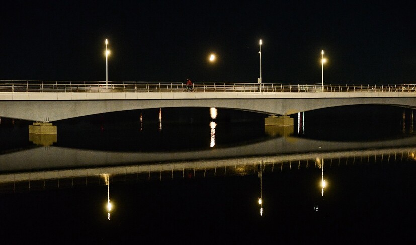 Пешеходный мост через озеро Чёрное (Парк Дружбы)_Sq7j7ydSLtsZPM-uxdhUA86F2Ko8bk0gRvd2bsbtsuccIytkdnkebNiGjyuvMv7eMQRKuYeH9v0BoLaNLVAteBvC